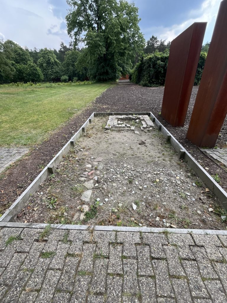 Schicksale aus Polen 1939–1945 / Aus Warschau ins Emsland – 1.700 Soldatinnen der Armia Krajowa als Kriegsgefangene im Emslandlager Oberlangen