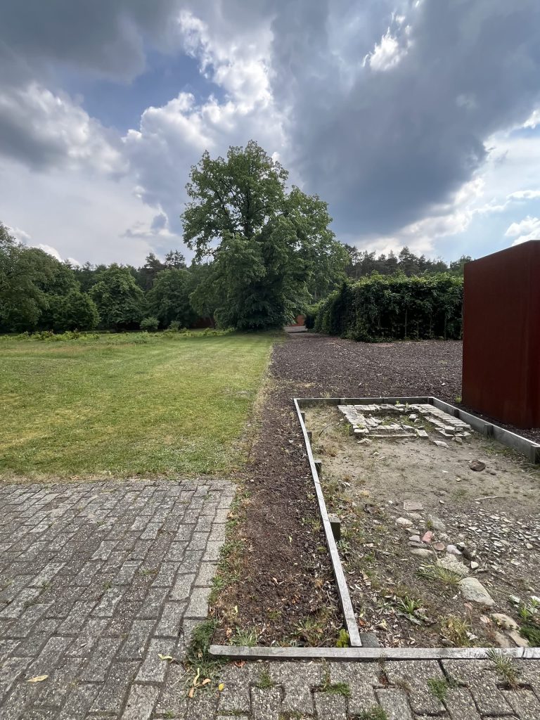 Schicksale aus Polen 1939–1945 / Aus Warschau ins Emsland – 1.700 Soldatinnen der Armia Krajowa als Kriegsgefangene im Emslandlager Oberlangen
